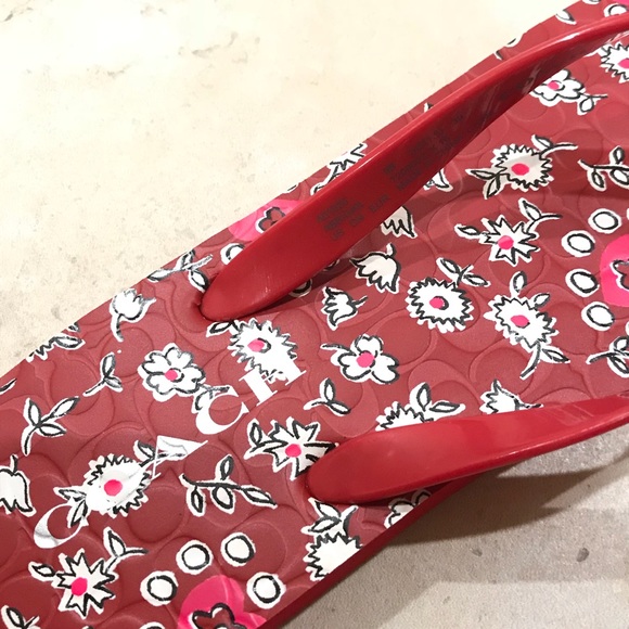 Only size 9 left! NIB Coach flip flops - Picture 3 of 6